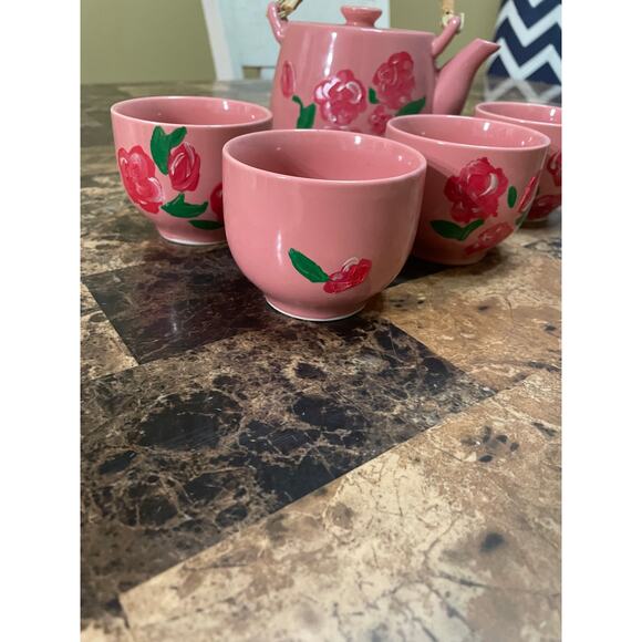 Vintage pink ceramic hand painted tea set with woven handle. - Picture 5 of 11